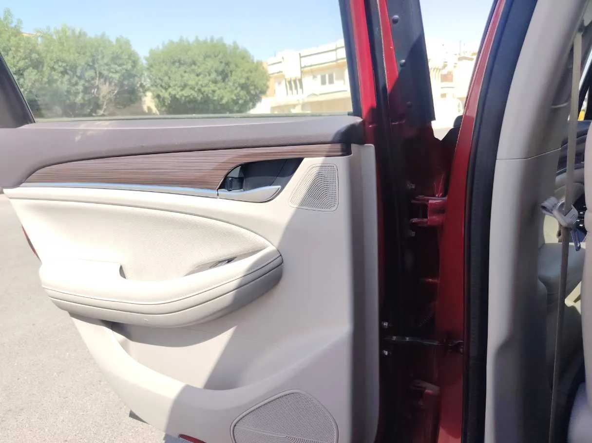 Car image 25