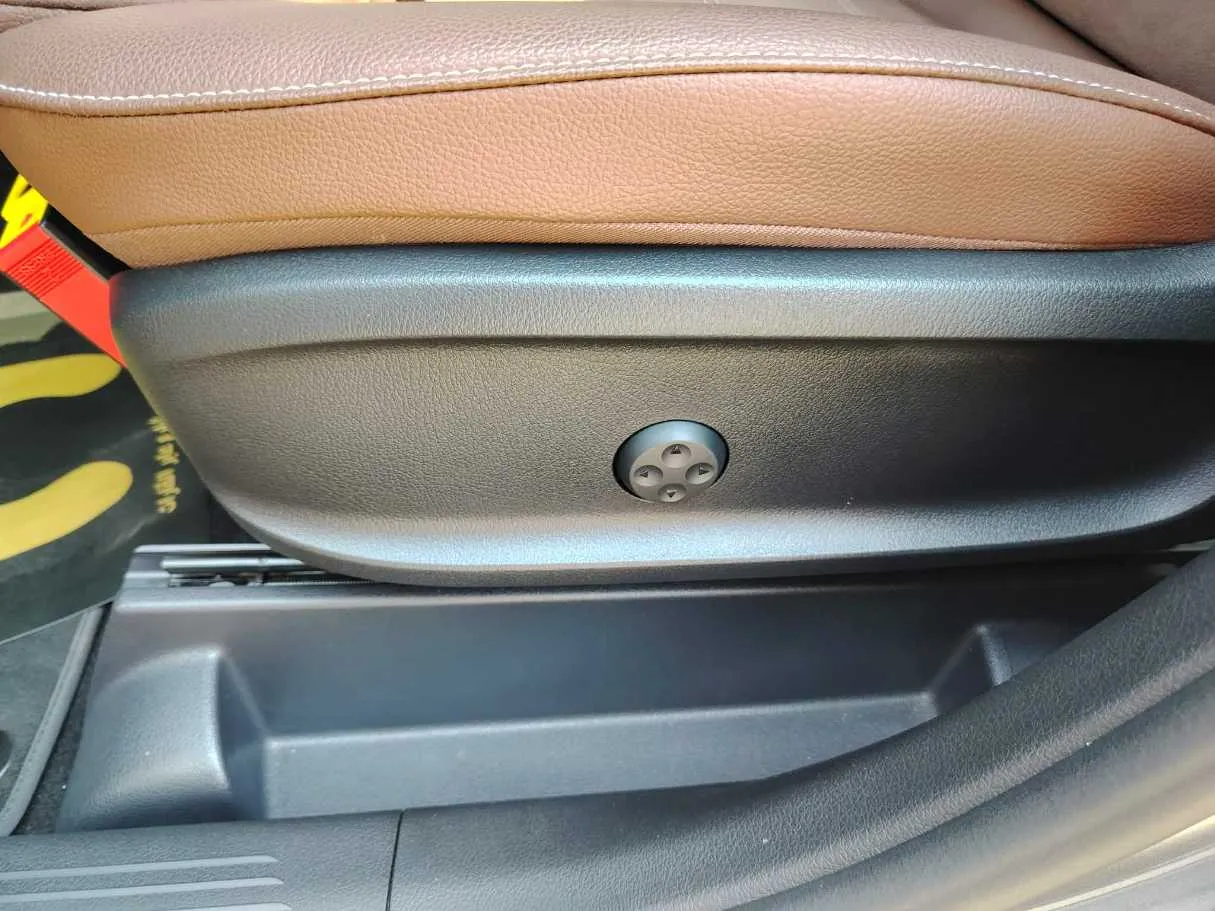 Car image 36