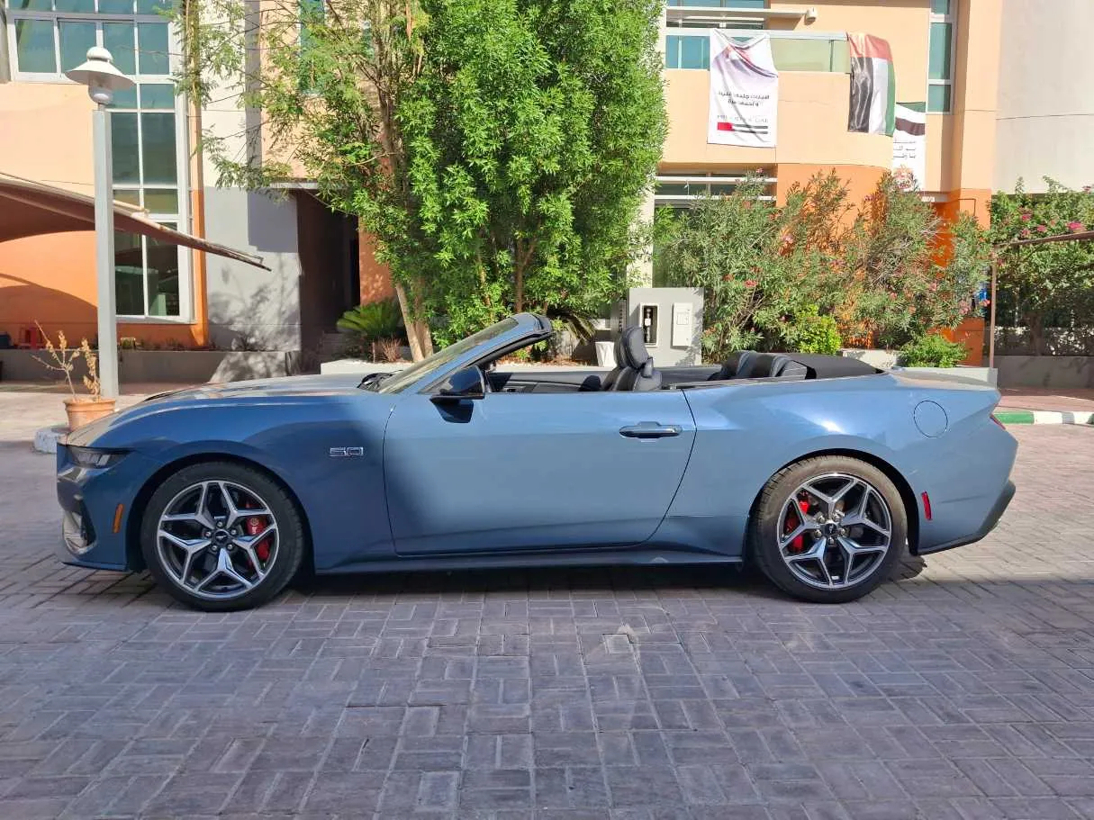 Car image 8