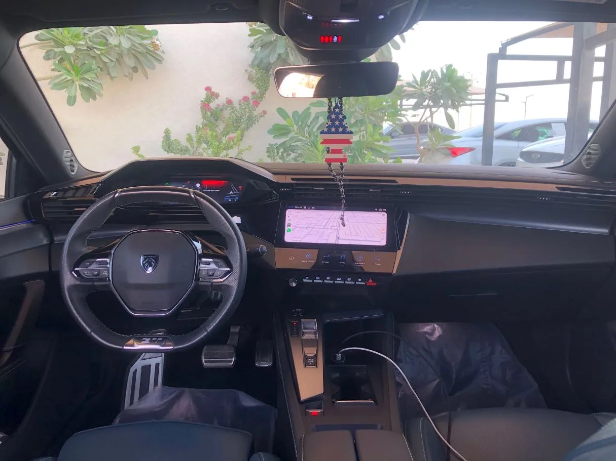 Car image 17