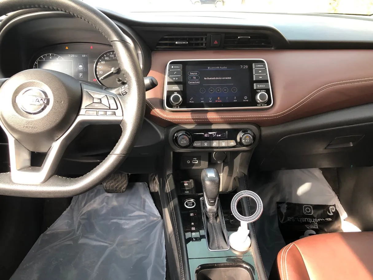 Car image 17