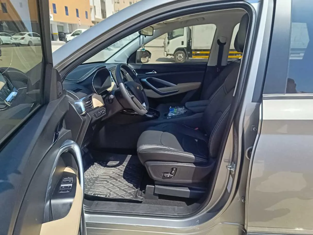 Car image 13