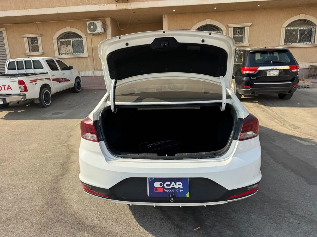 Car image 19