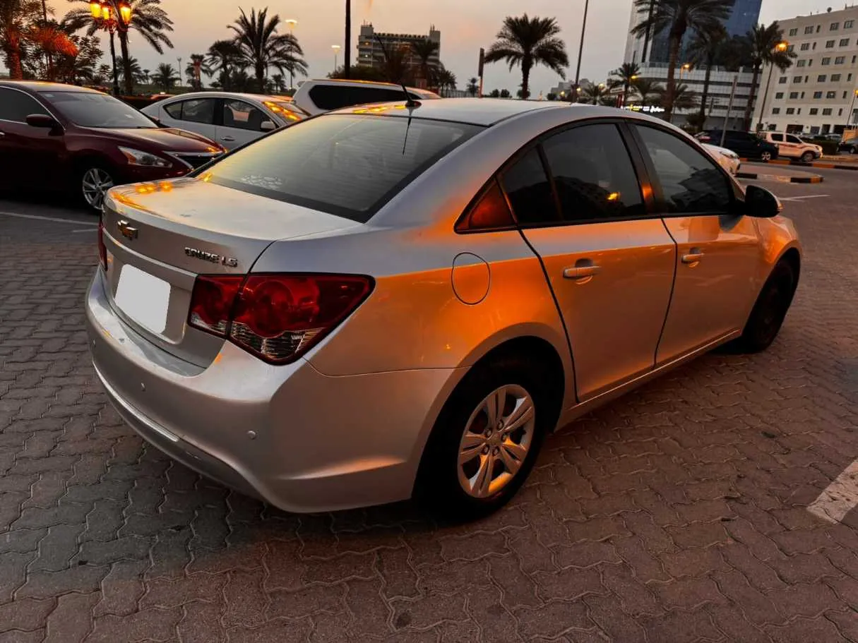 Car image 4