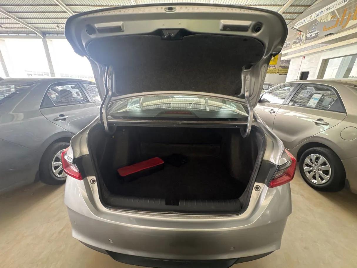 Car image 16