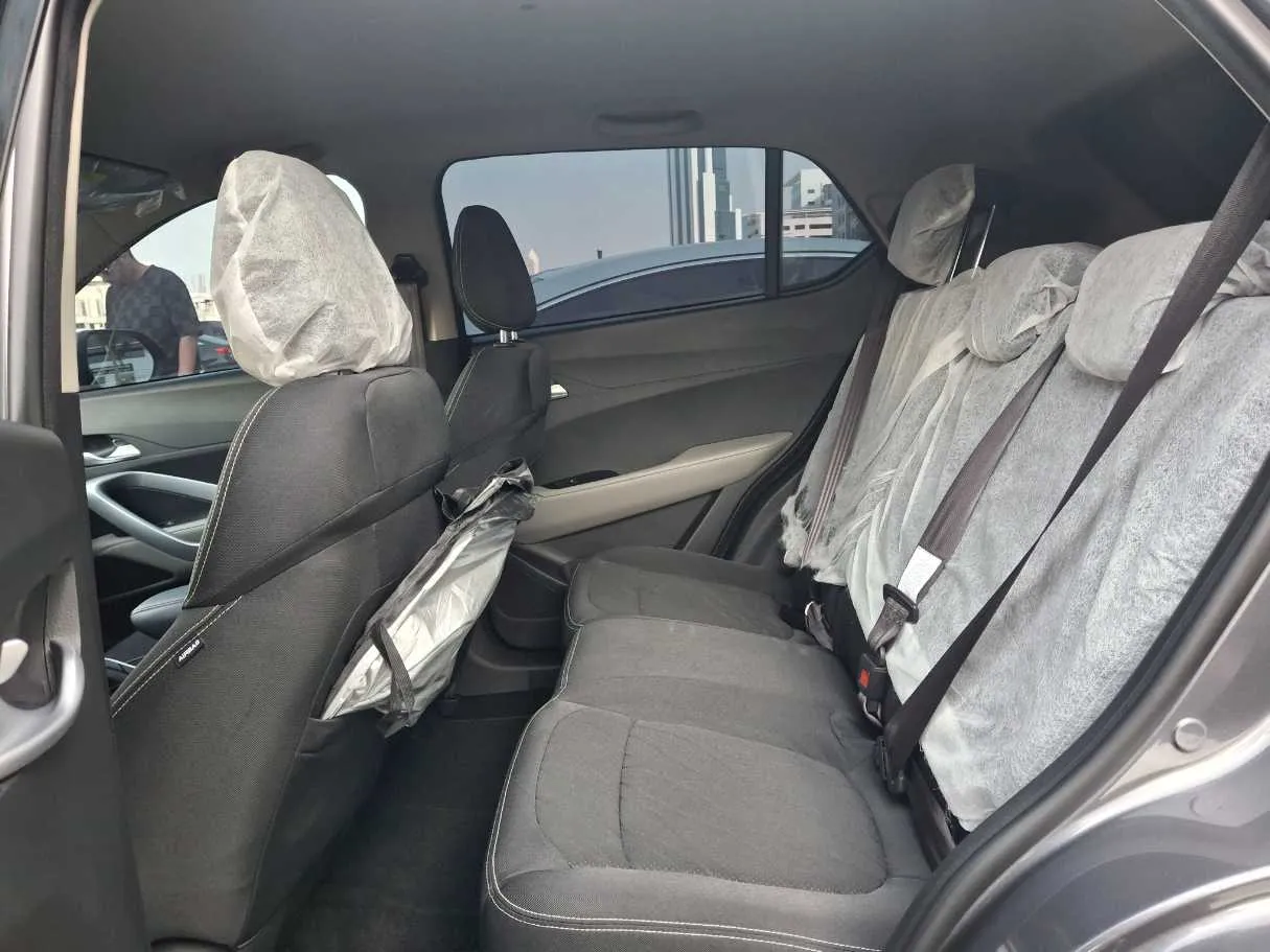 Car image 13