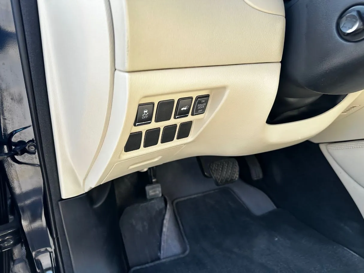 Car image 27