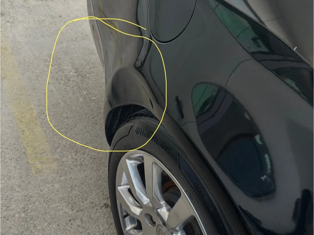 Car image 10