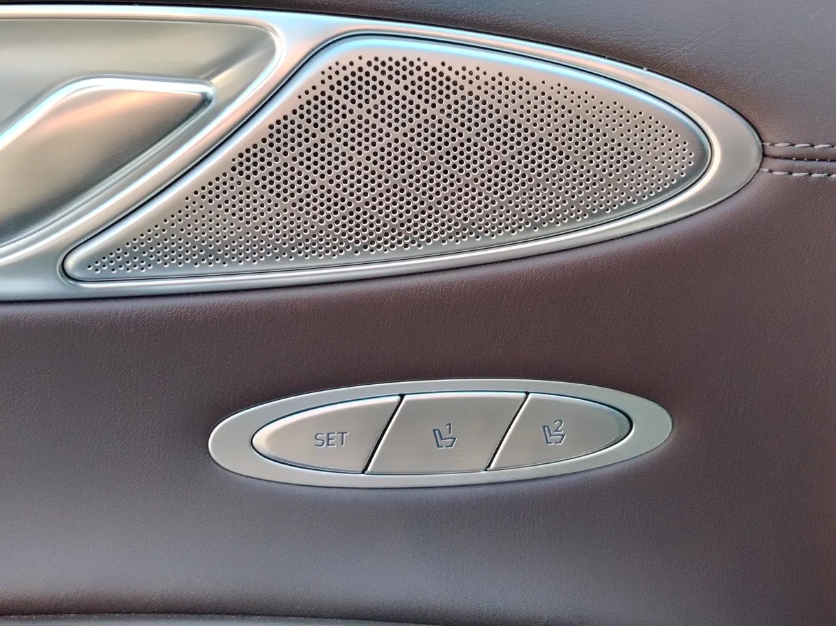 Car image 34