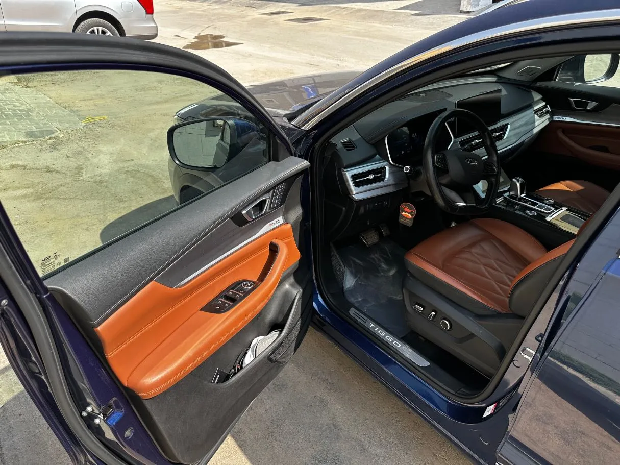 Car image 11
