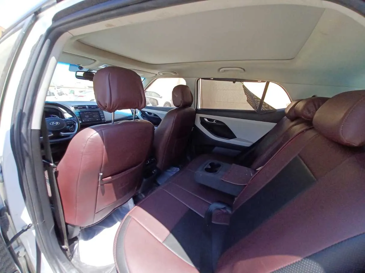 Car image 12