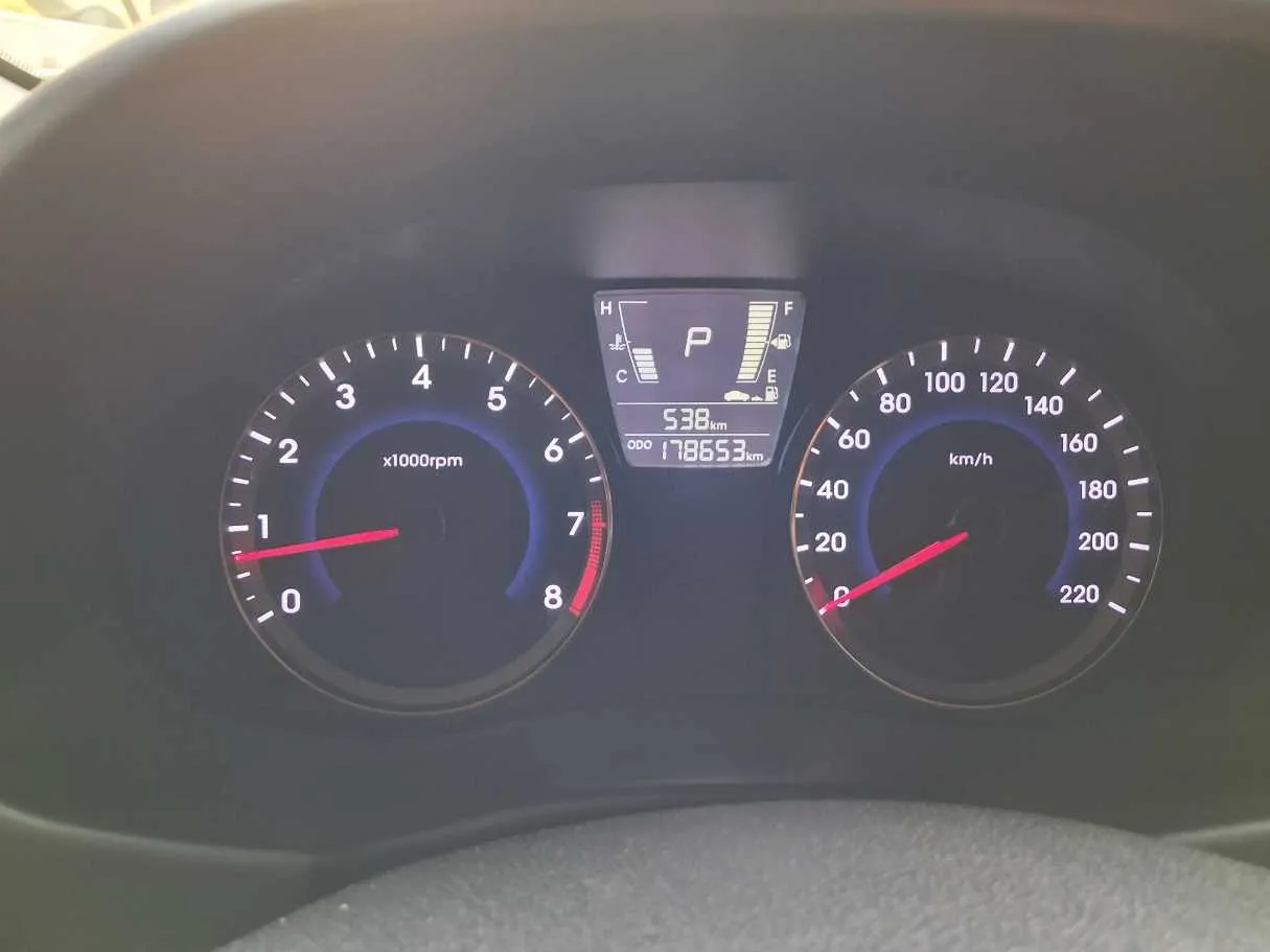 Car image 19