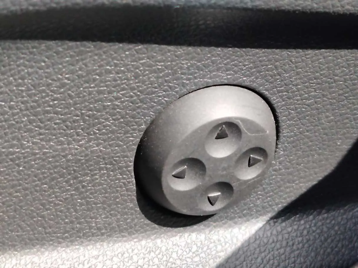 Car image 34