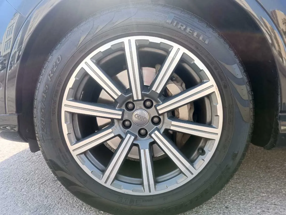 Car image 9