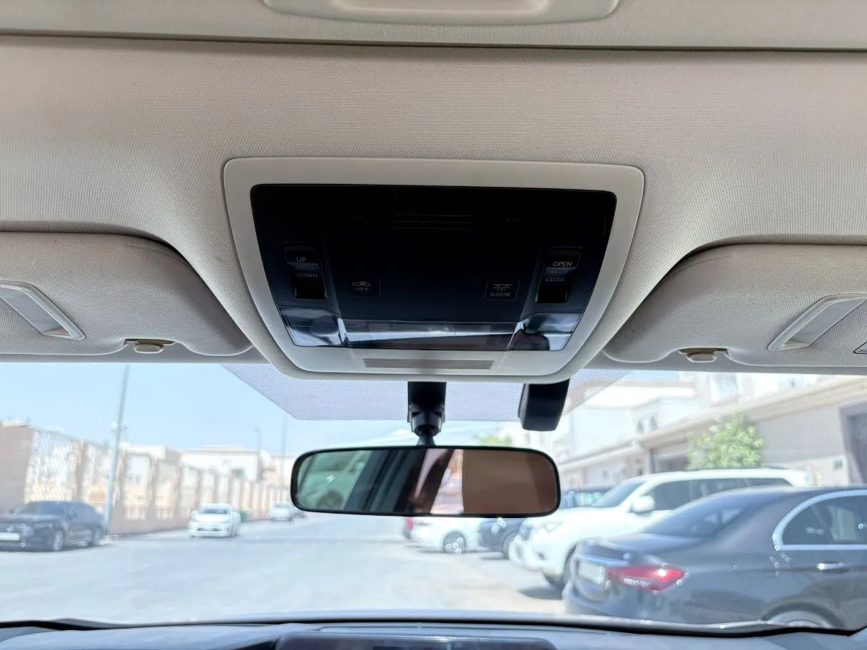 Car image 29