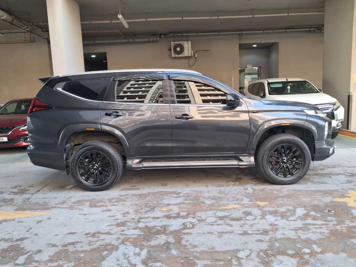 Car image 8