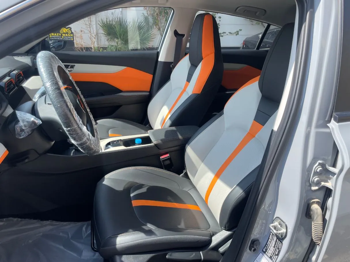 Car image 11