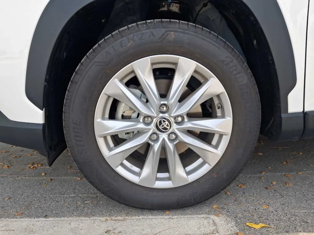 Car image 9
