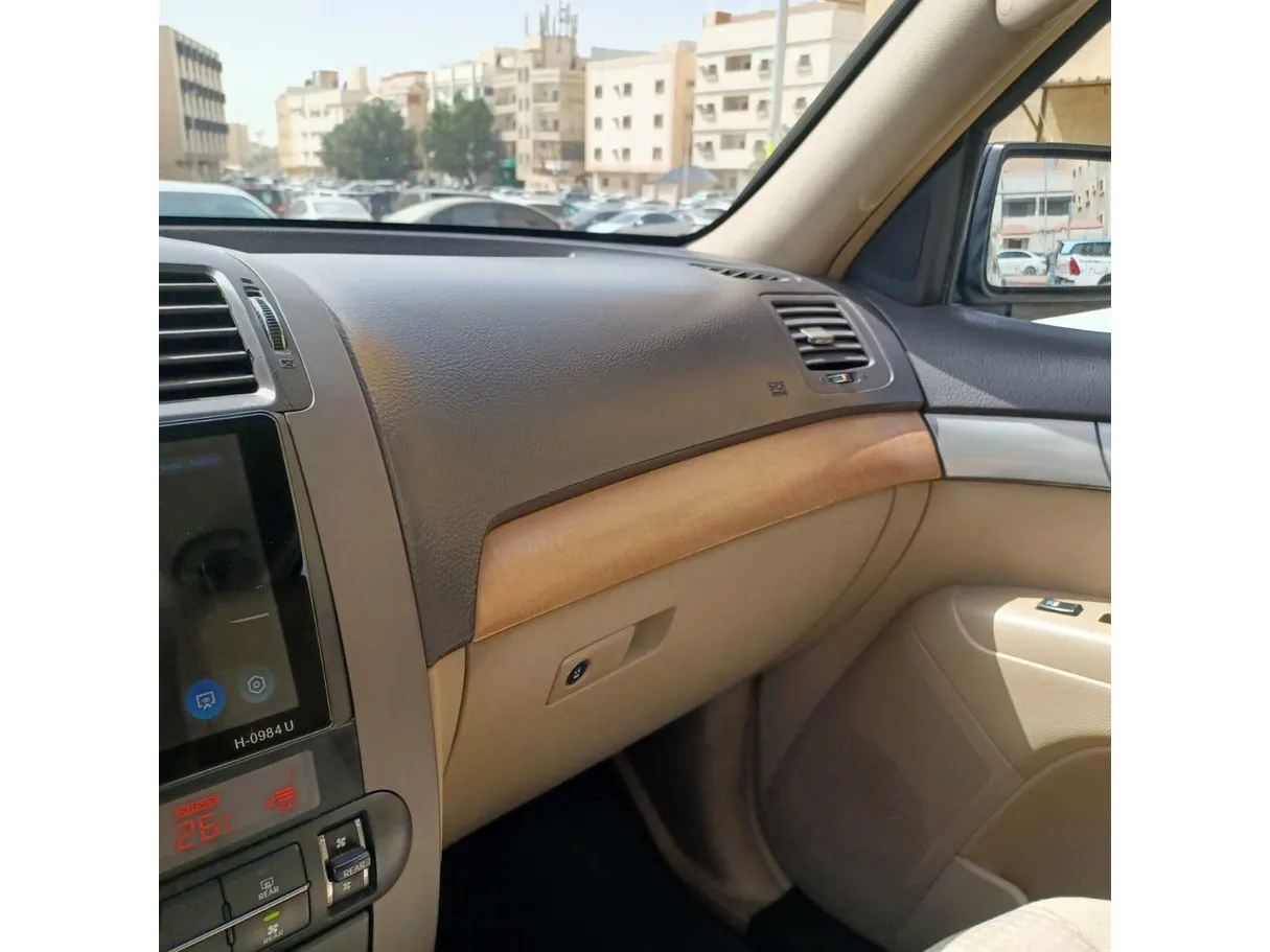 Car image 26
