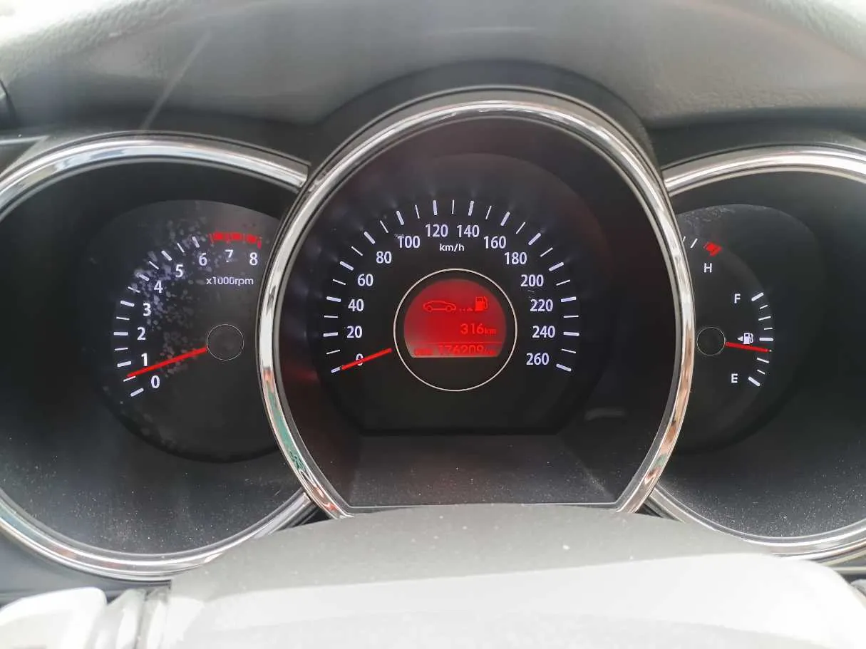 Car image 18