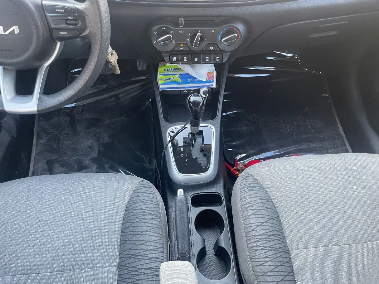 Car image 18