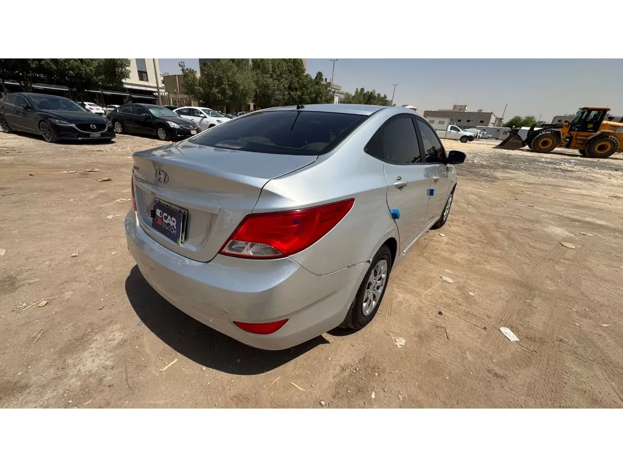 Car image 5