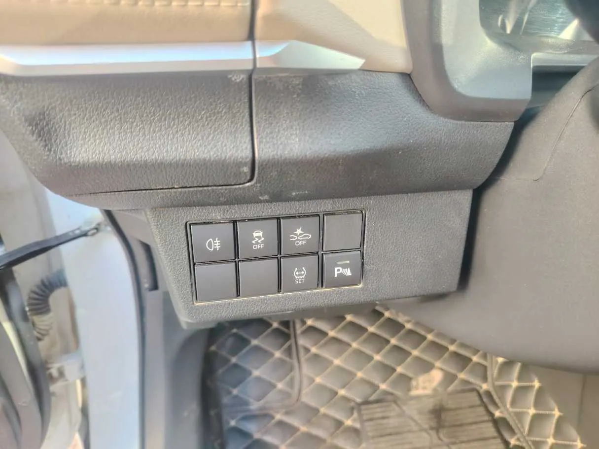 Car image 37