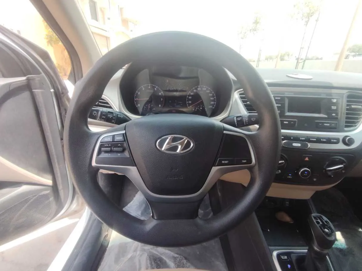Car image 22