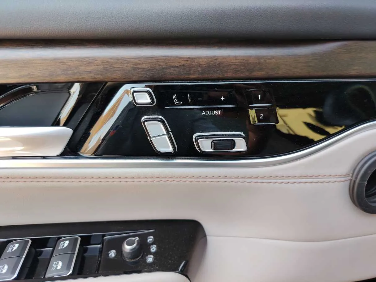 Car image 29