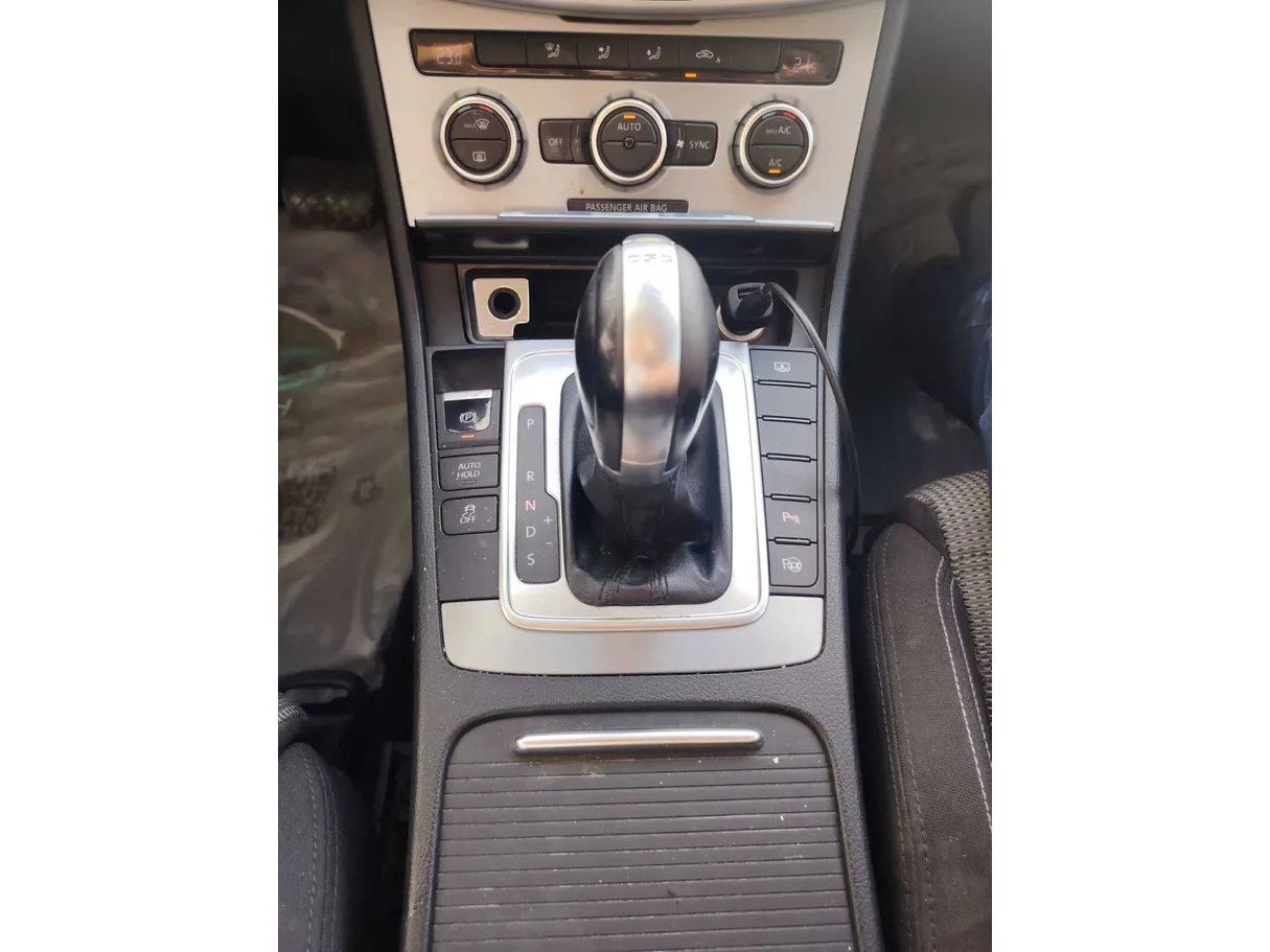 Car image 18