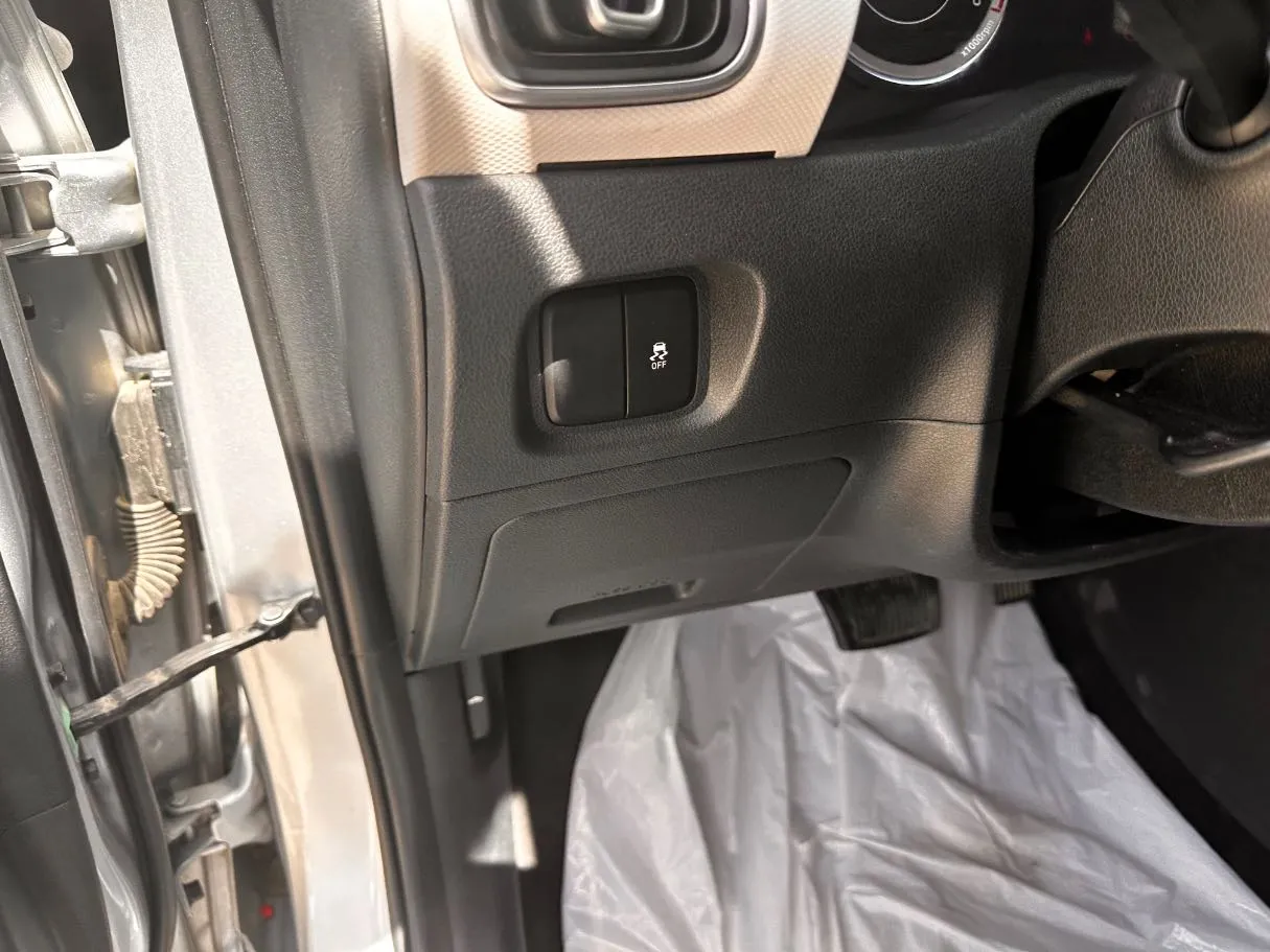 Car image 26