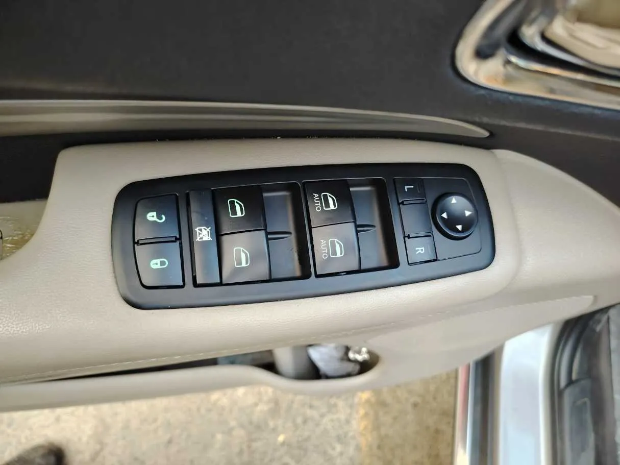 Car image 36
