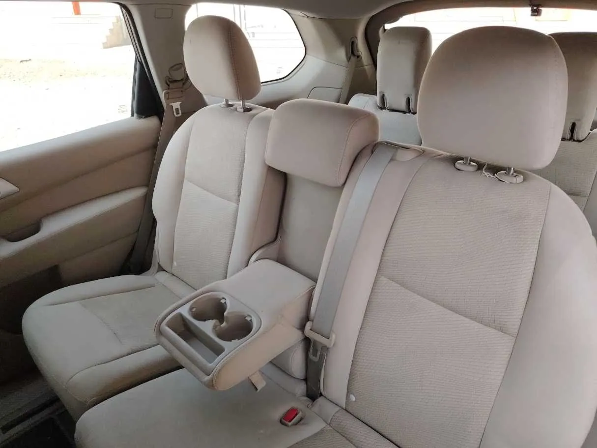 Car image 17