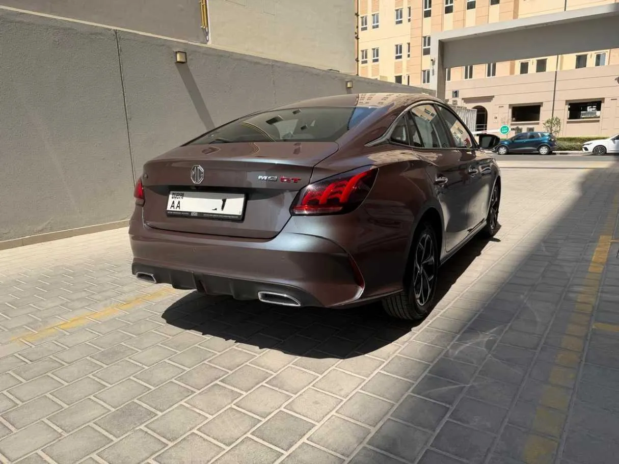 Car image 3