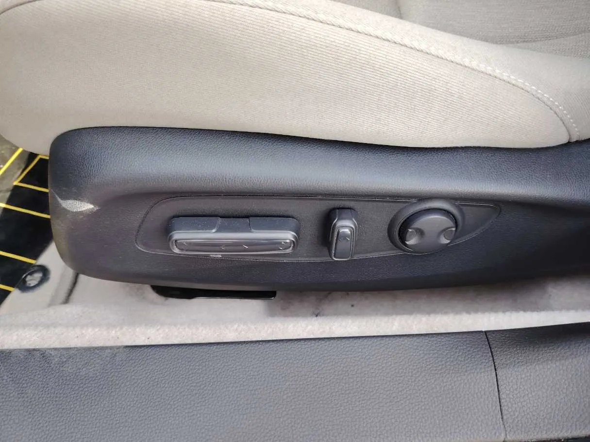 Car image 37