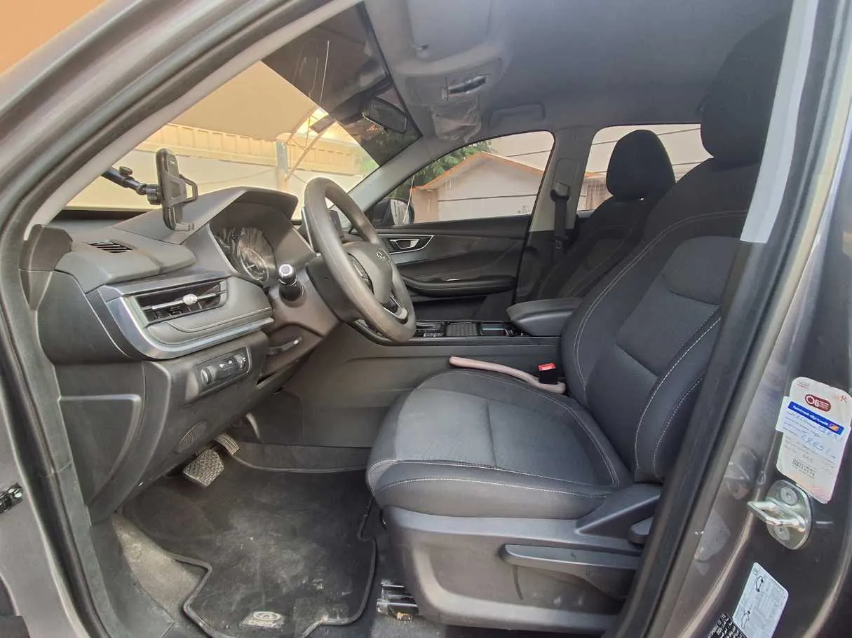 Car image 12