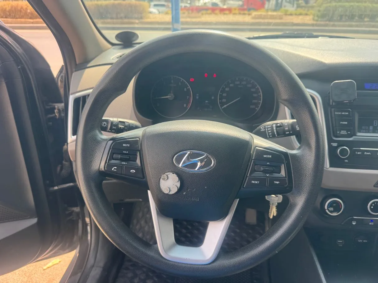 Car image 17