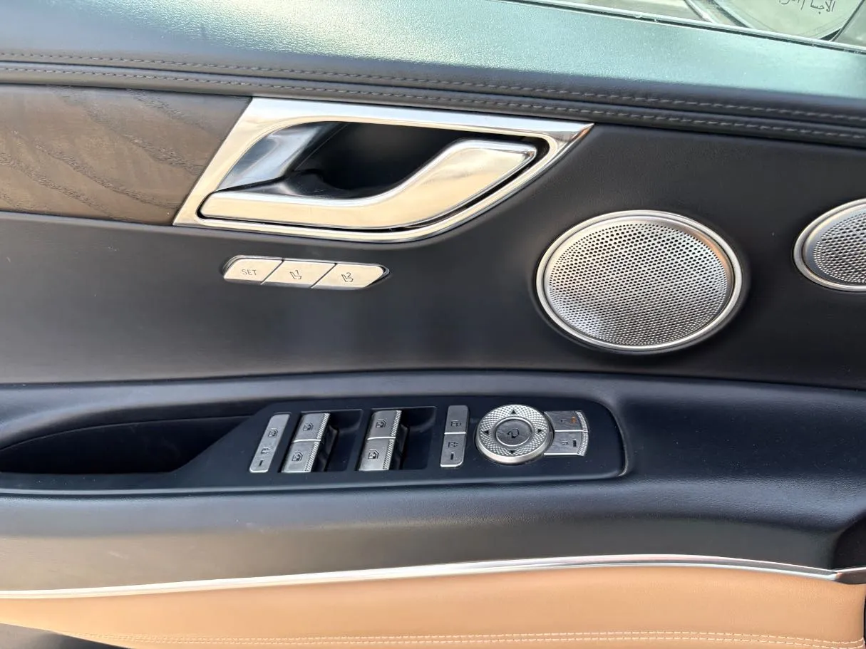 Car image 25