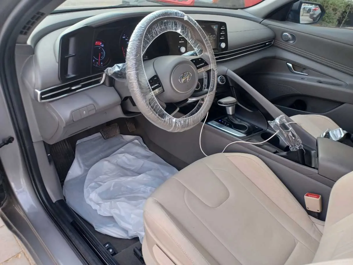 Car image 13