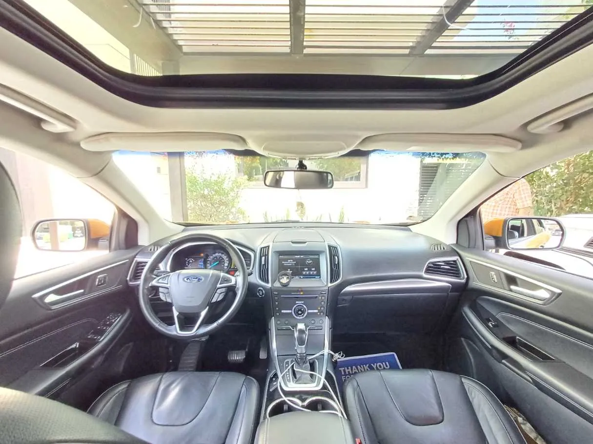 Car image 14