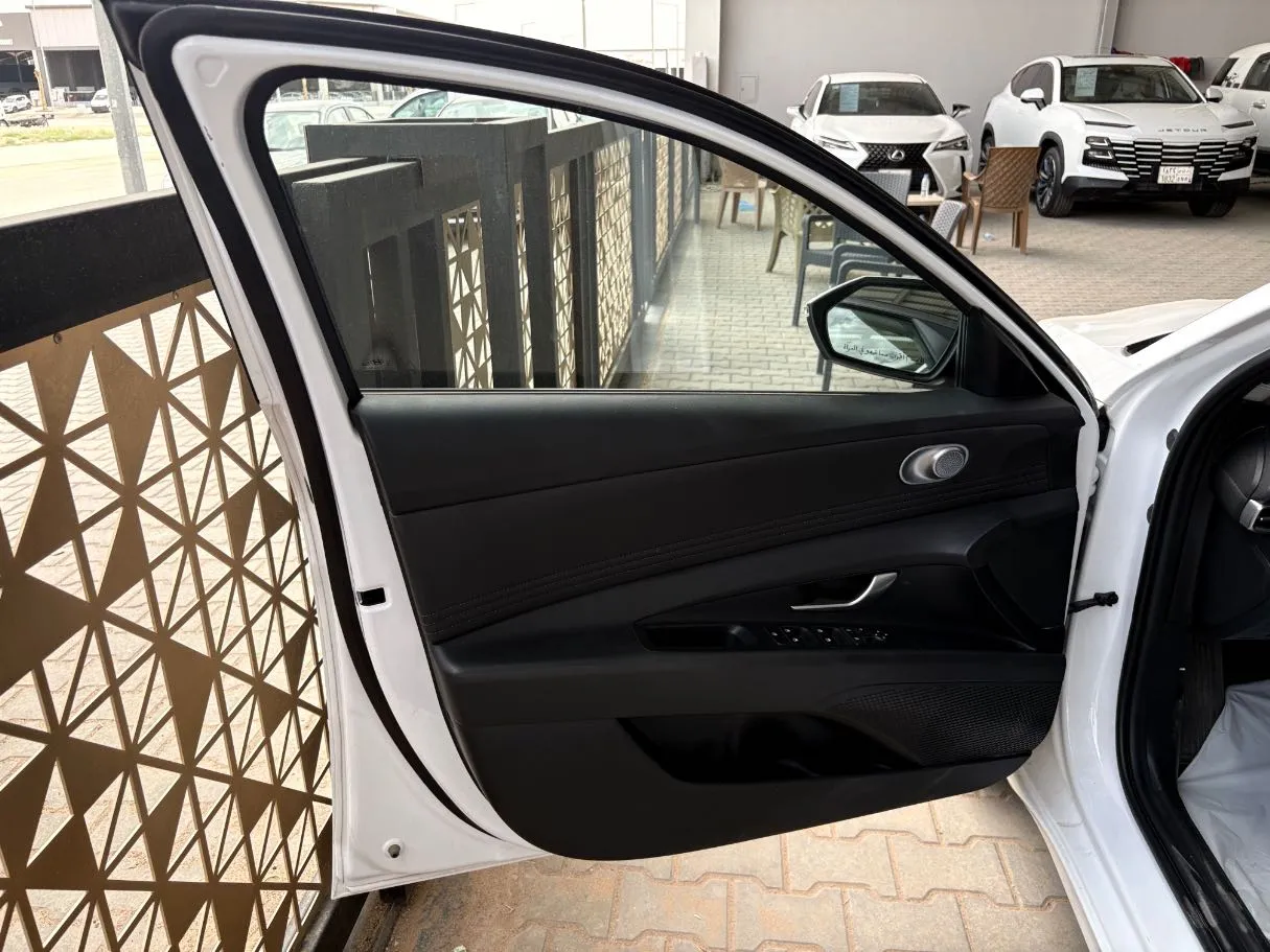 Car image 7