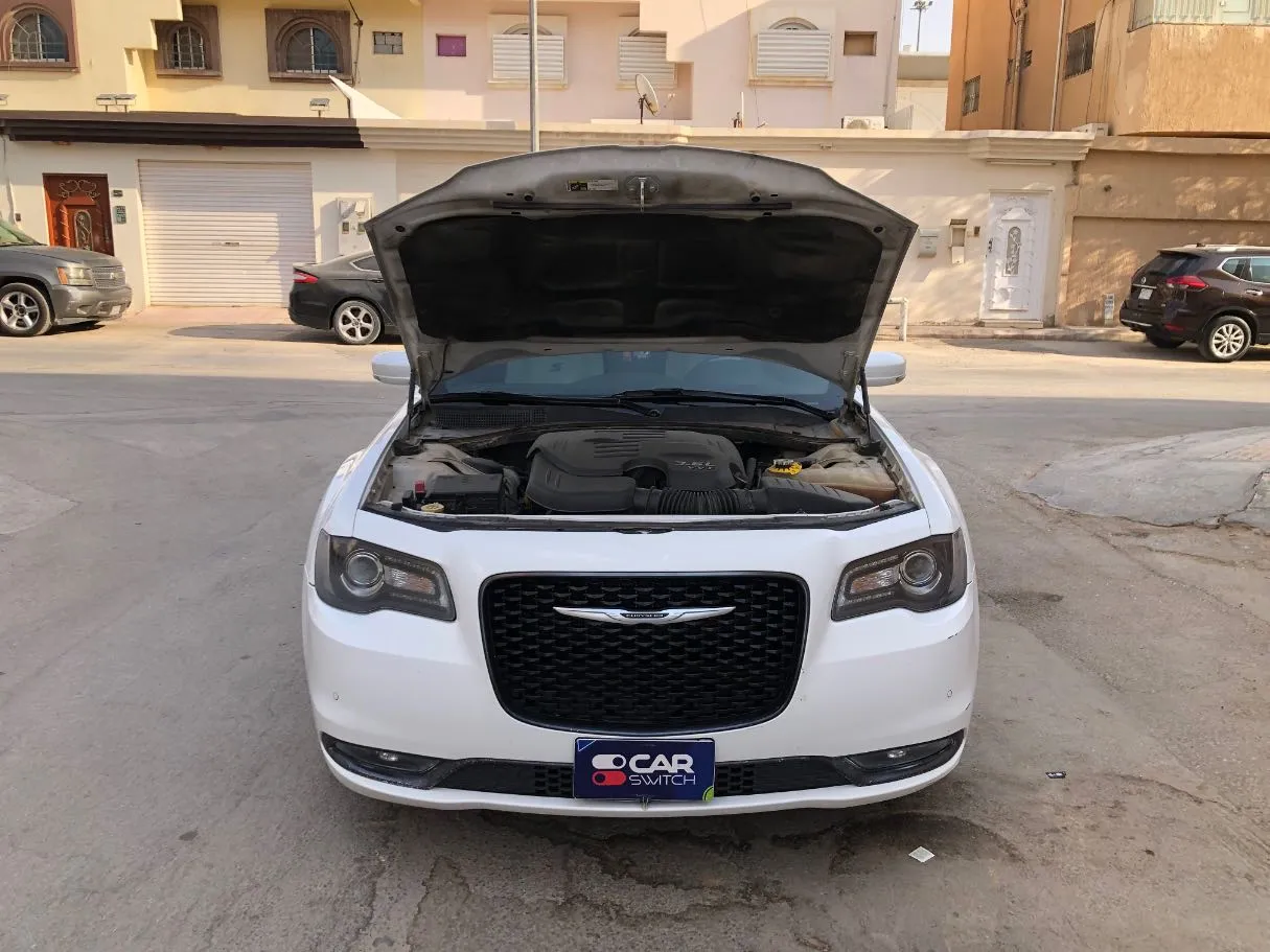 Car image 25