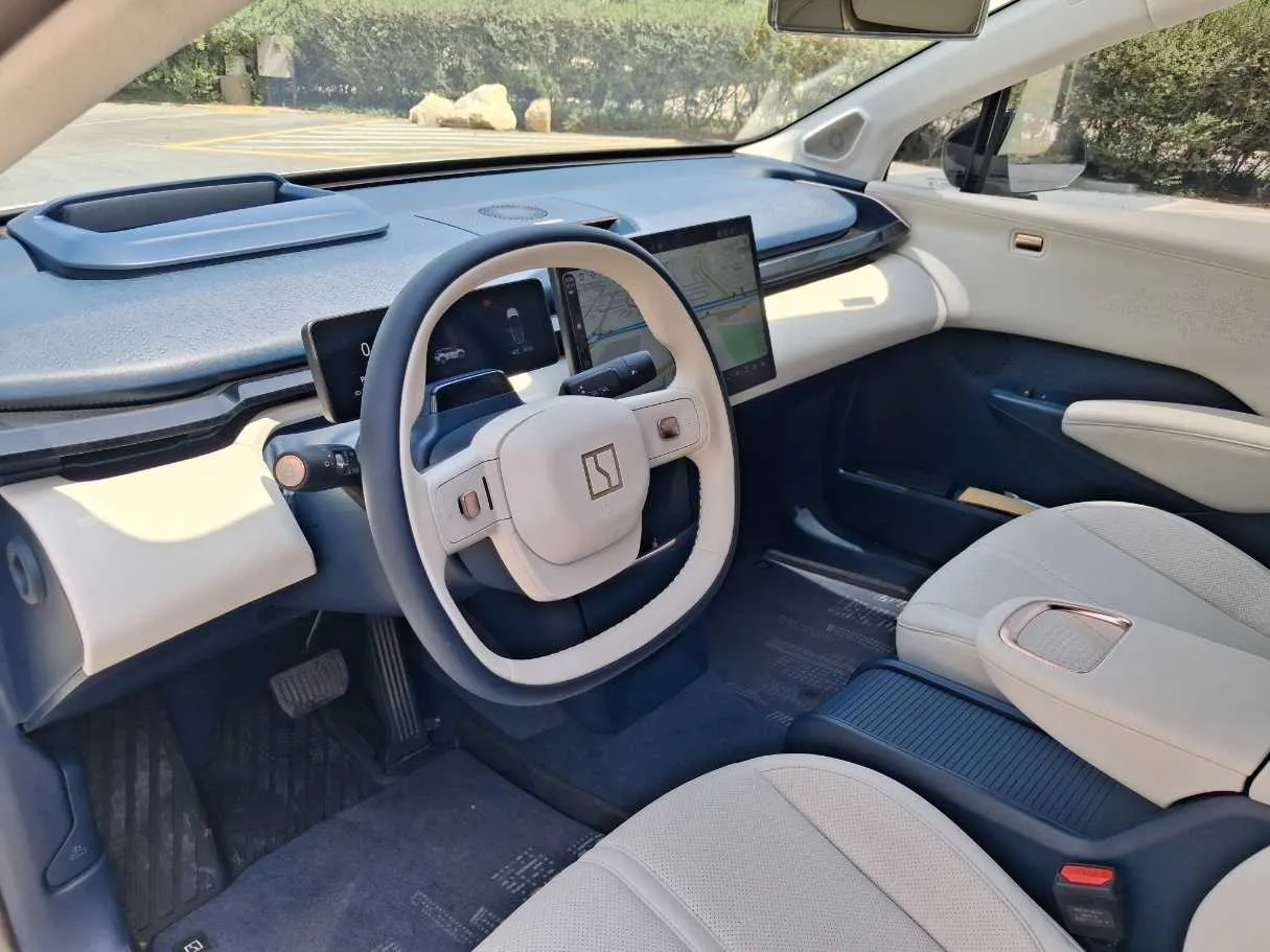 Car image 11