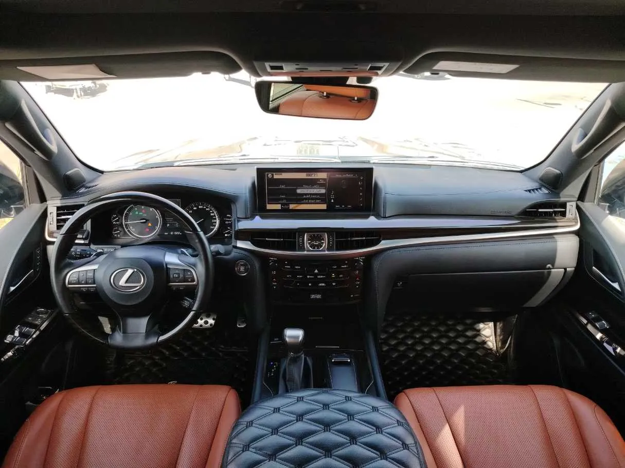Car image 19