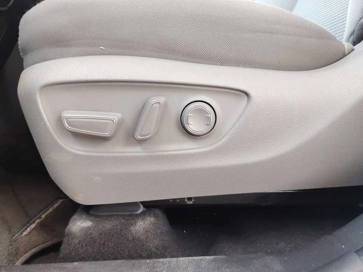 Car image 29