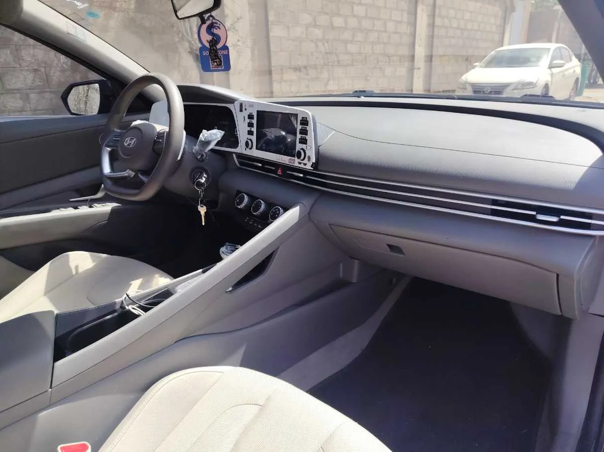 Car image 14