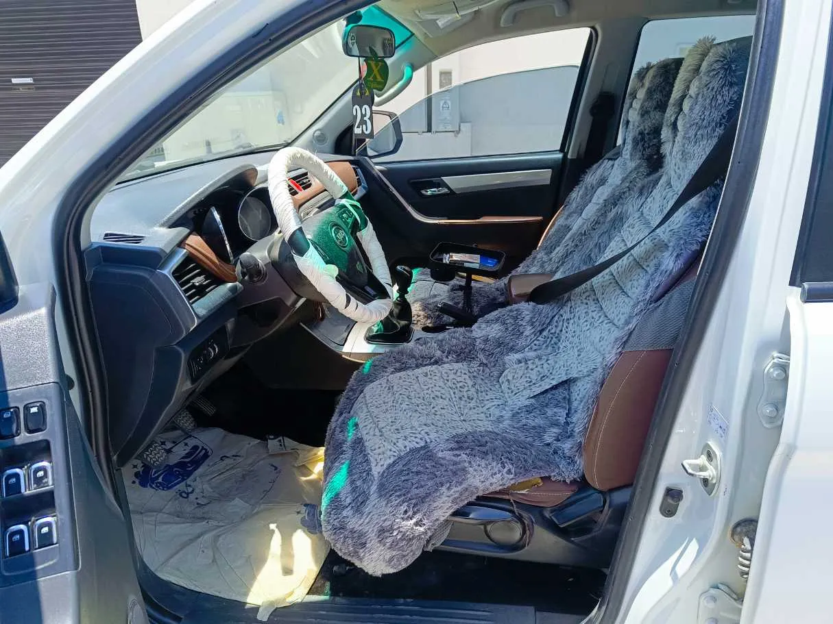 Car image 15