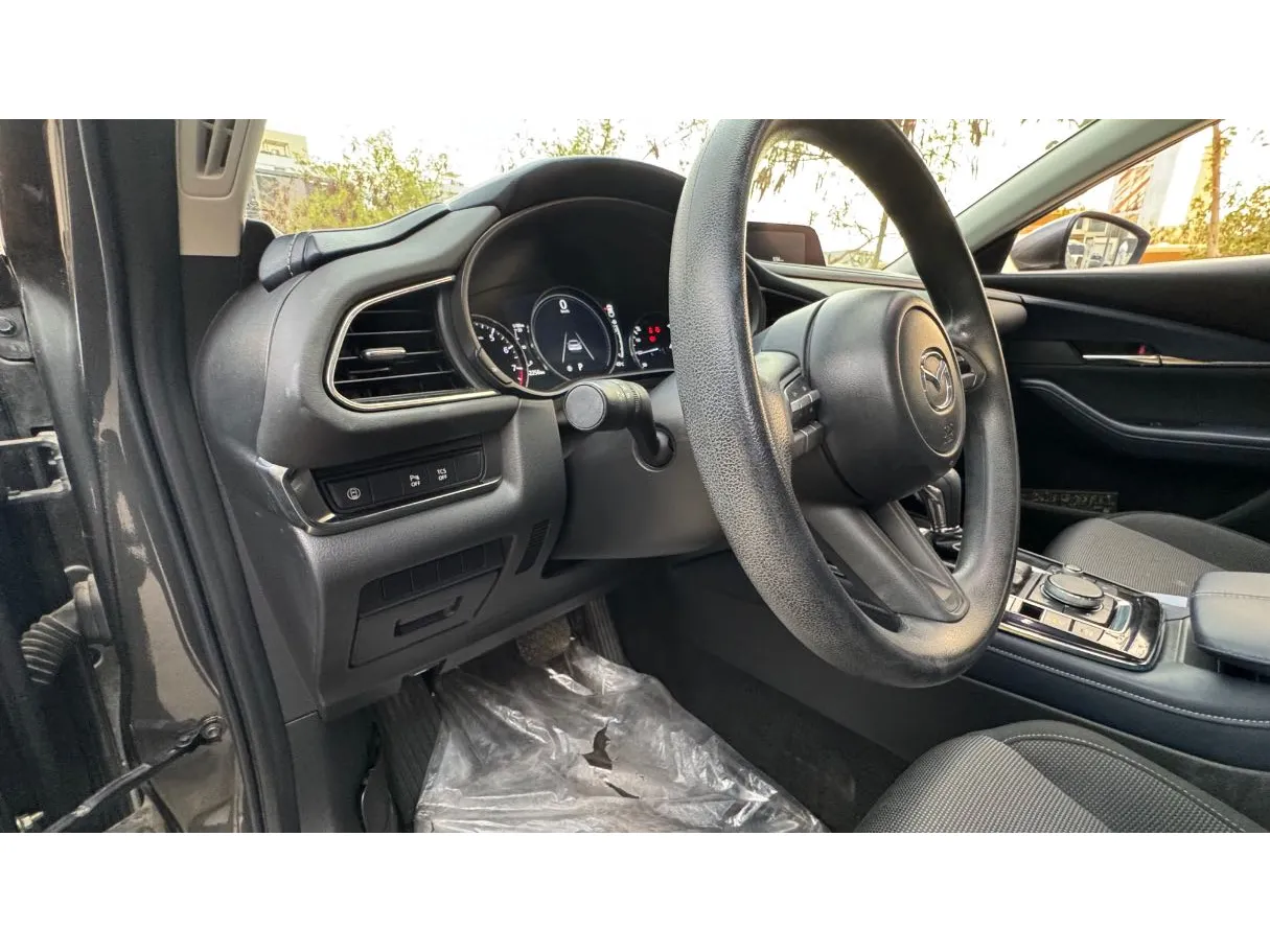Car image 11