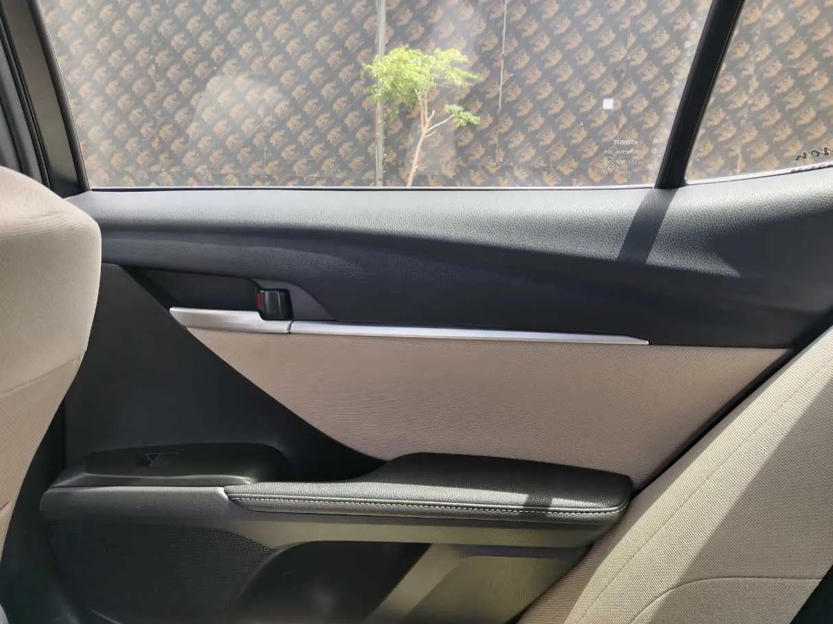 Car image 28