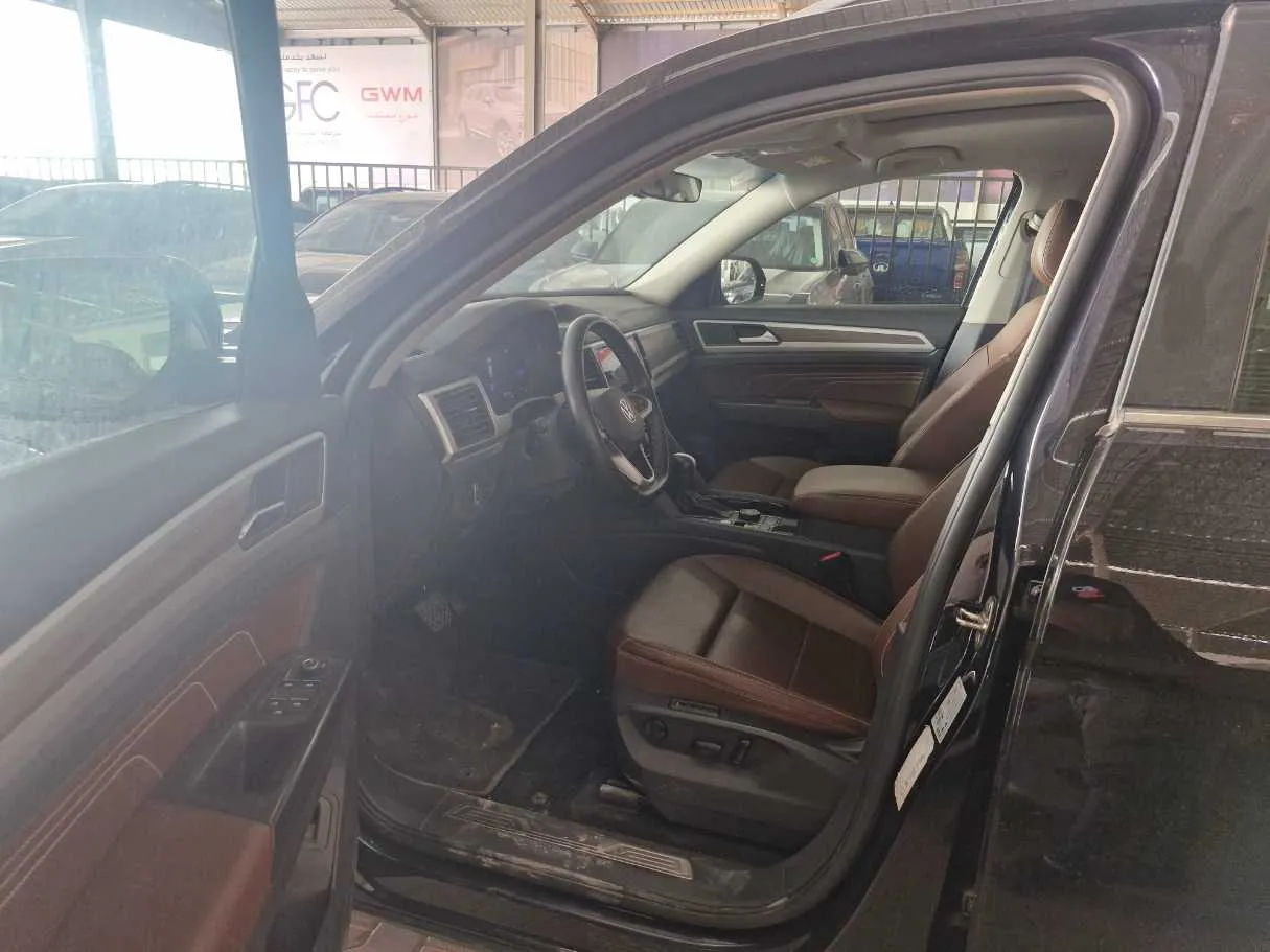 Car image 7